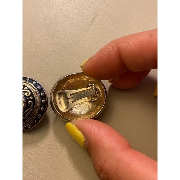 Vintage Gold plated and pearl Dome Clip on earring 80's - Picture 3 of 3